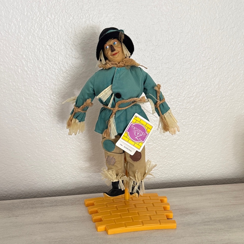 Vintage 1987 Wizard Of OZ Scarecrow Figurine 14” tall